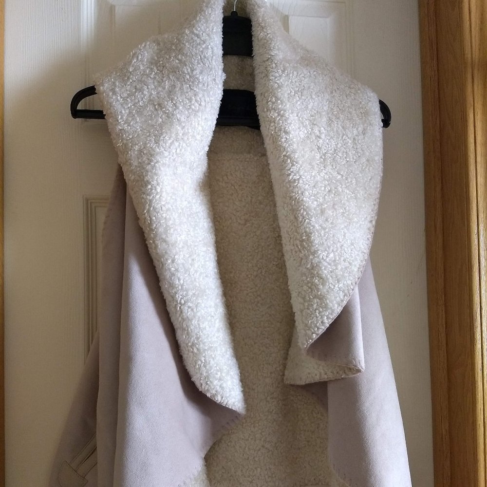 vintage Y2K NWOT versatile soft faux shearling vest 🎈HOST PICK 🎈